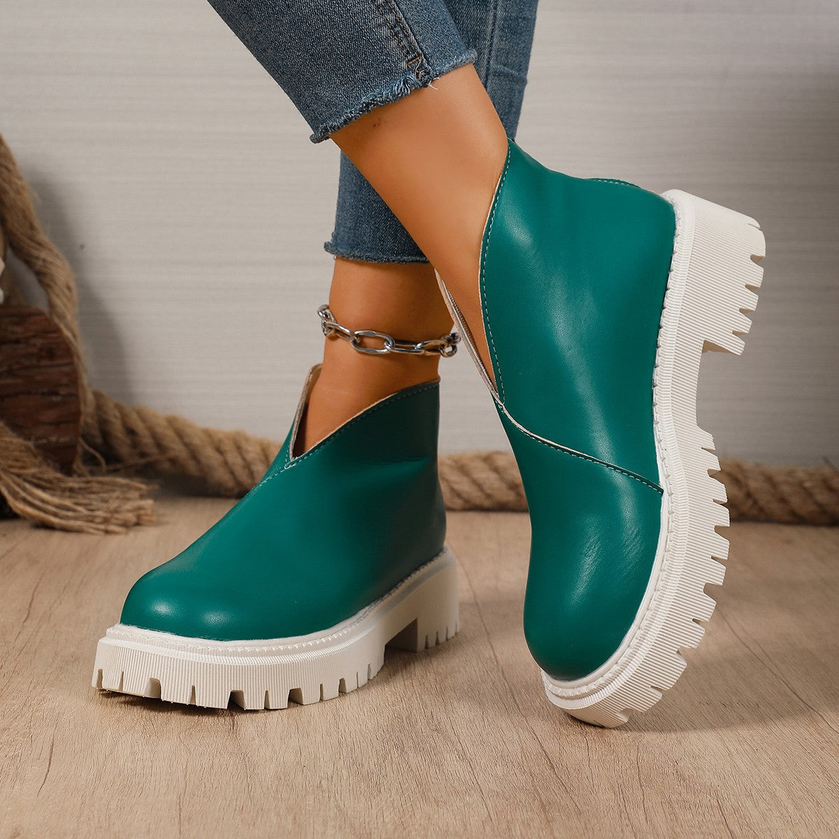 Women’s Plus-Size Chunky-Heeled Ankle Boots
